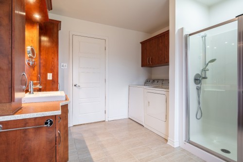 Salle de bains - 721 Rg St-Pierre S., Saint-Constant, QC - Indoor Photo Showing Laundry Room