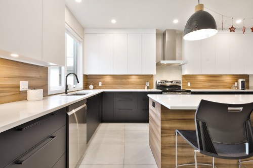Cuisine - 973 Rue St-Jean, Chambly, QC - Indoor Photo Showing Kitchen With Upgraded Kitchen