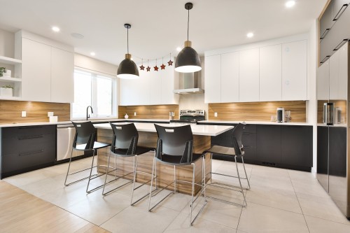 Cuisine - 973 Rue St-Jean, Chambly, QC - Indoor Photo Showing Kitchen With Upgraded Kitchen