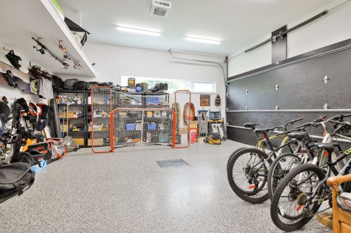 Garage - 973 Rue St-Jean, Chambly, QC - Indoor Photo Showing Garage