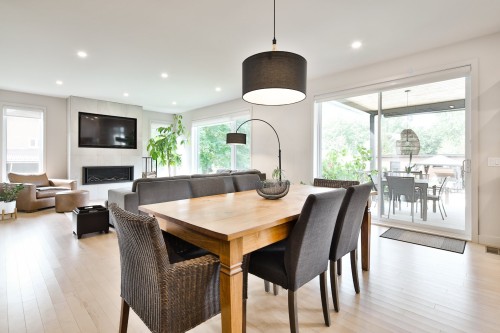 Salle à manger - 973 Rue St-Jean, Chambly, QC - Indoor Photo Showing Dining Room With Fireplace