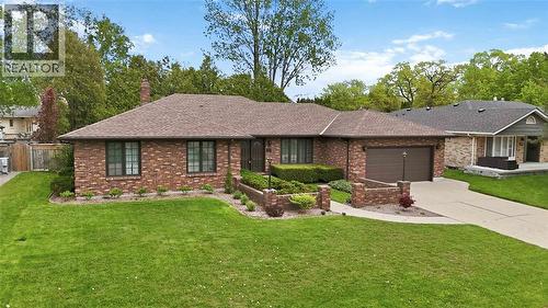 632 Esser Crescent, Sarnia, ON - Outdoor