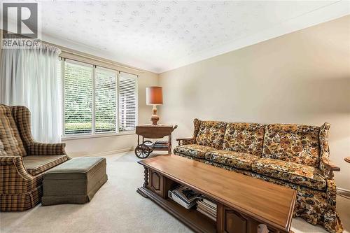 632 Esser Crescent, Sarnia, ON - Indoor Photo Showing Living Room
