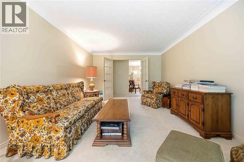 632 Esser Crescent, Sarnia, ON - Indoor Photo Showing Other Room