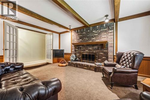 632 Esser Crescent, Sarnia, ON - Indoor Photo Showing Living Room With Fireplace