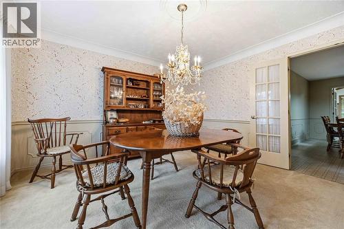 632 Esser Crescent, Sarnia, ON - Indoor Photo Showing Dining Room