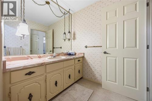 632 Esser Crescent, Sarnia, ON - Indoor Photo Showing Bathroom
