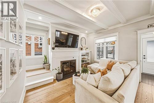 6 Nelles Boulevard, Grimsby, ON - Indoor Photo Showing Living Room With Fireplace