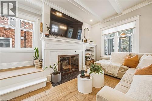 6 Nelles Boulevard, Grimsby, ON - Indoor Photo Showing Living Room With Fireplace