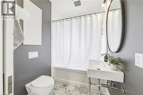 6 Nelles Boulevard, Grimsby, ON - Indoor Photo Showing Bathroom