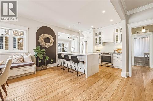 6 Nelles Boulevard, Grimsby, ON - Indoor Photo Showing Kitchen With Upgraded Kitchen