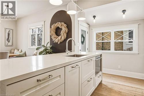 6 Nelles Boulevard, Grimsby, ON - Indoor Photo Showing Kitchen