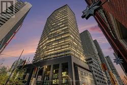 2703 - 125 PETER STREET Toronto, ON M5V 2G9