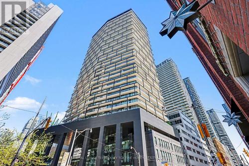 2703 - 125 PETER STREET  Toronto, ON M5V 0M2