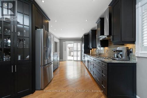 859 Mays Crescent, Mississauga, ON - Indoor Photo Showing Kitchen