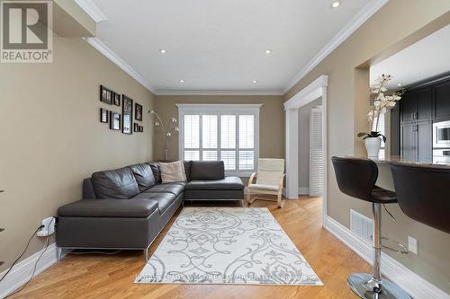 859 Mays Crescent, Mississauga, ON - Indoor Photo Showing Living Room