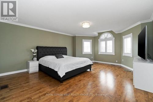 859 Mays Crescent, Mississauga, ON - Indoor Photo Showing Bedroom