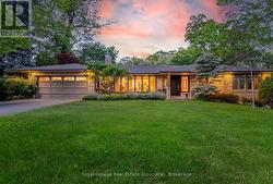 1561 PINETREE CRESCENT  Mississauga, ON L5G 2S9