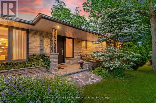 1561 Pinetree Crescent, Mississauga, ON 