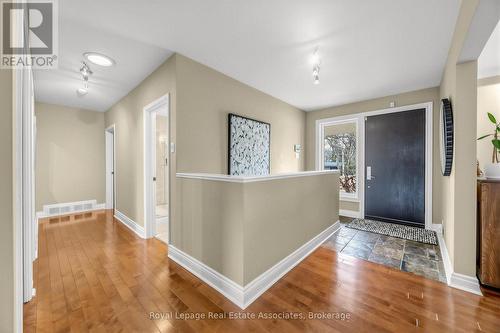 Foyer - 1561 Pinetree Crescent, Mississauga, ON 
