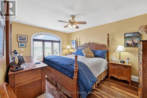 Main Floor Primary Bedroom - 1092 Tiny Beaches Road S, Tiny, ON - Indoor Photo Showing Bedroom