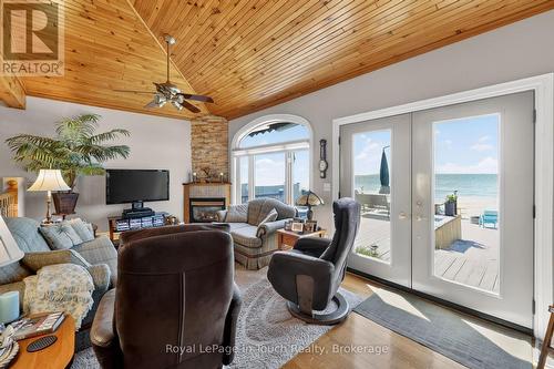 Living Room - 1092 Tiny Beaches Road S, Tiny, ON - Indoor Photo Showing Other Room