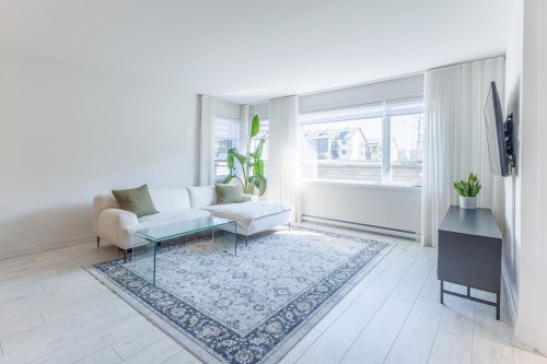 Living Room - 2-5805 Rue De Champagnier, Brossard, QC - Indoor Photo Showing Living Room