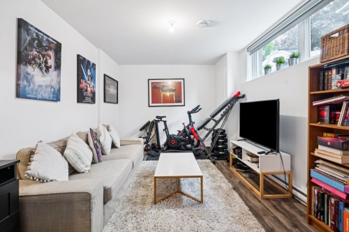 Salle familiale - 1961 Rue St-Alexandre, Longueuil (Le Vieux-Longueuil), QC - Indoor