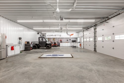 Garage - 1092 Grande-Côte, Sainte-Geneviève-De-Berthier, QC - Indoor Photo Showing Garage