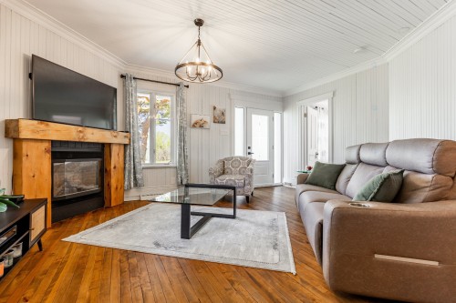 Living Room - 1092 Grande-Côte, Sainte-Geneviève-De-Berthier, QC - Indoor Photo Showing Living Room With Fireplace