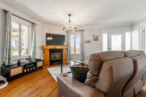 Living Room - 1092 Grande-Côte, Sainte-Geneviève-De-Berthier, QC - Indoor Photo Showing Living Room With Fireplace