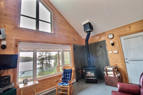 Vue d'ensemble - 962 Route 138, Saint-Siméon, QC - Indoor With Fireplace