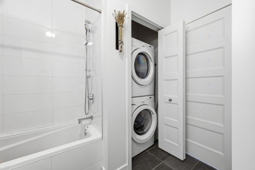 Bathroom - 411-440 Rue De La Gauchetière E., Montréal (Ville-Marie), QC - Indoor Photo Showing Laundry Room