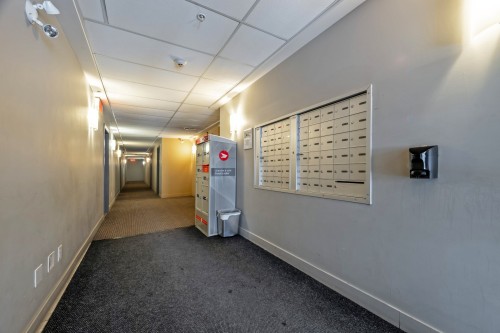 Mud Room - 411-440 Rue De La Gauchetière E., Montréal (Ville-Marie), QC - Indoor Photo Showing Other Room