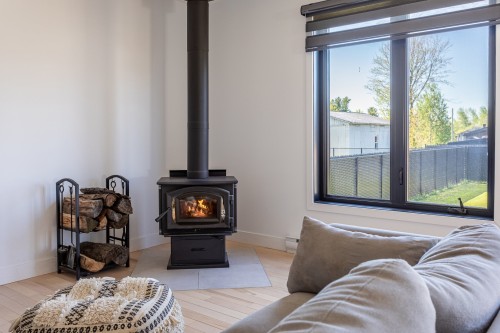 Living Room - 8385 Rue Damase-St-Arnaud, Bécancour, QC - Indoor Photo Showing Living Room With Fireplace