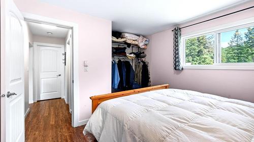 1256 Hern Road, Clearwater, BC - Indoor Photo Showing Bedroom