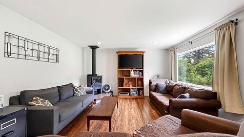 1256 Hern Road, Clearwater, BC - Indoor Photo Showing Living Room