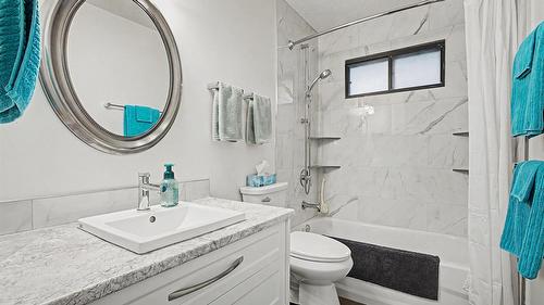1963 Harrison Way, Kamloops, BC - Indoor Photo Showing Bathroom