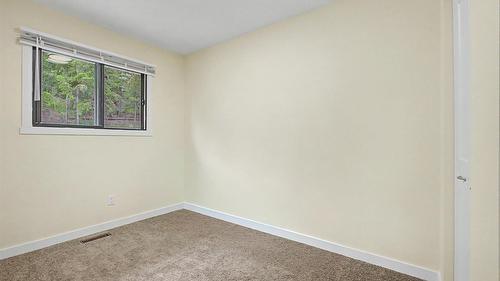 1963 Harrison Way, Kamloops, BC - Indoor Photo Showing Other Room