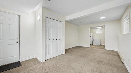 1963 Harrison Way, Kamloops, BC - Indoor Photo Showing Other Room