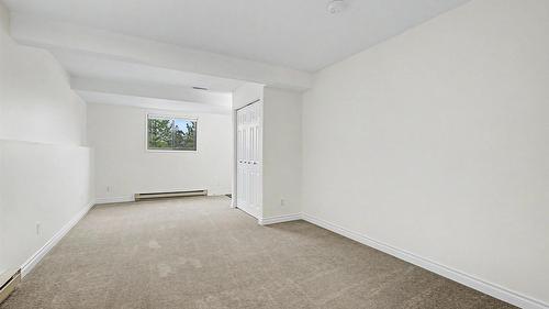 1963 Harrison Way, Kamloops, BC - Indoor Photo Showing Other Room