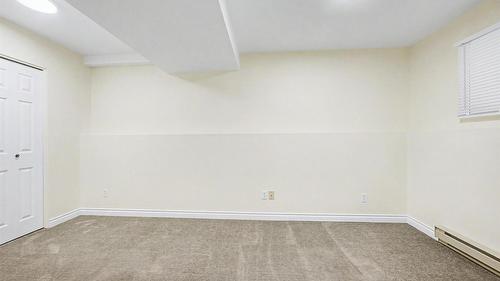 1963 Harrison Way, Kamloops, BC - Indoor Photo Showing Other Room