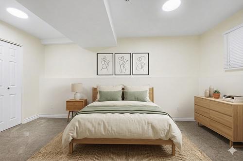 1963 Harrison Way, Kamloops, BC - Indoor Photo Showing Bedroom