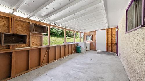 608 6Th Avenue, Creston, BC - Indoor Photo Showing Other Room