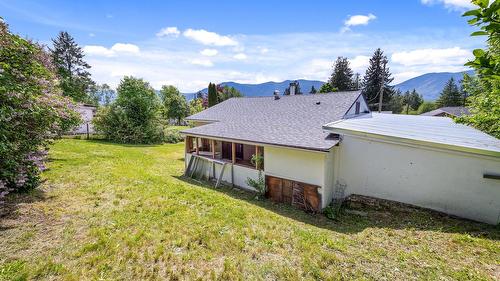 608 6Th Avenue, Creston, BC - Outdoor