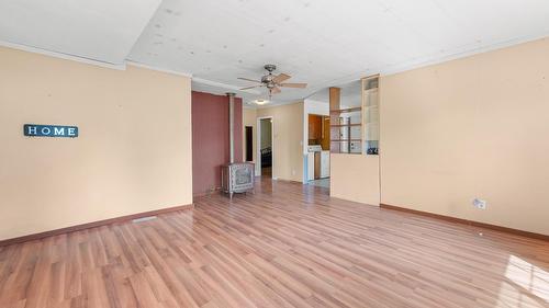 608 6Th Avenue, Creston, BC - Indoor Photo Showing Other Room