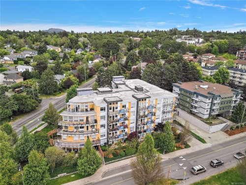 307-935 Cloverdale Ave  Saanich, BC V8X 2T4