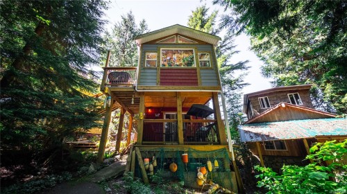 2088 Peninsula Rd  Ucluelet, BC V0R 3A0
