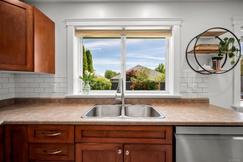 836 Tracker Pl, Comox, BC 