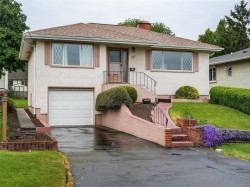 547 Davida Ave Saanich, BC V9A 2C8